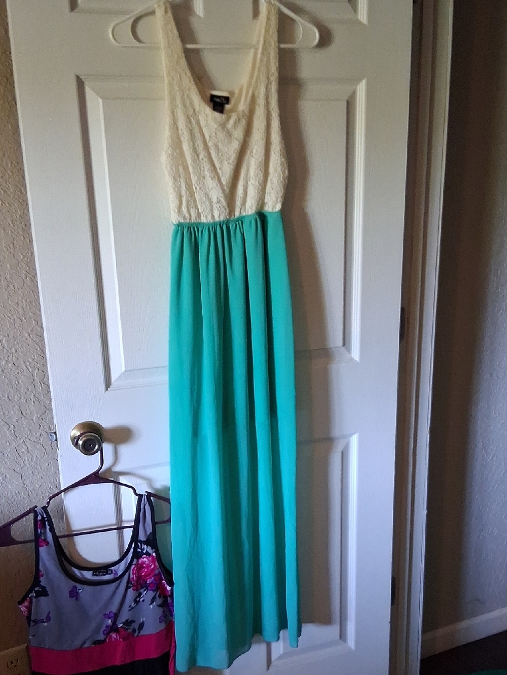 Rue21 Cream Lace Sleeveless Dress